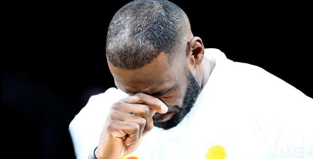 保罗赛点兑现，纽约尼克斯淘汰皇家马德里晋级四强，主帅激动落泪(巴萨历史最强阵容图)